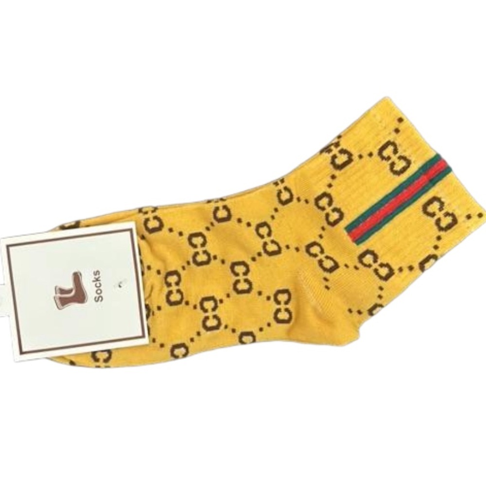 🔥NWT Gold monogrammed red and green striped socks shoe size women’s 5-11